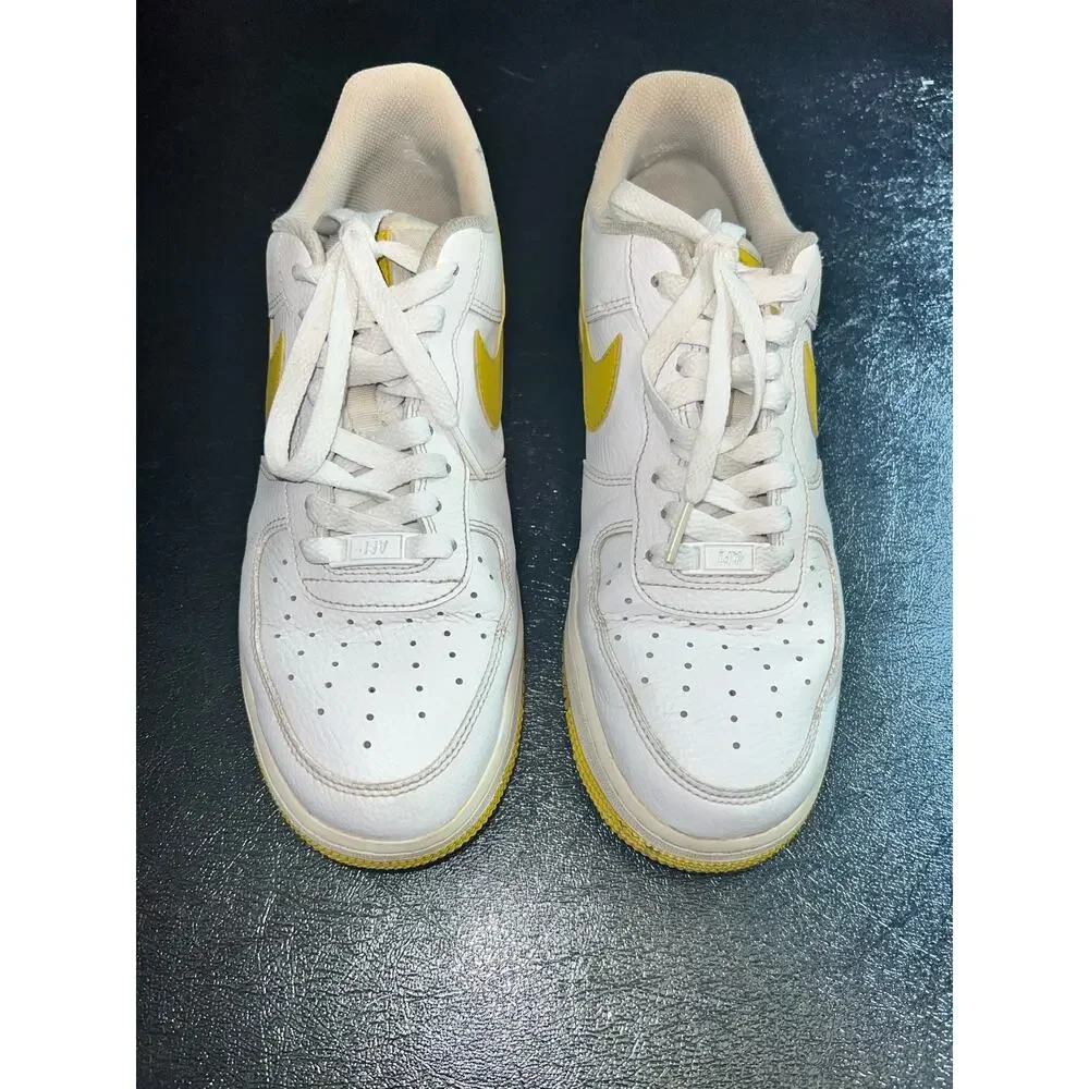 Nike Air Force White and Saturn - size 10